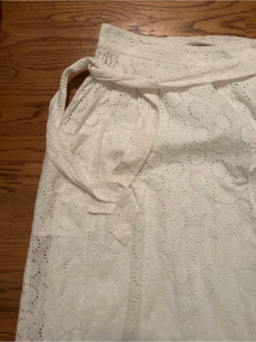 Lilly Pulitzer Women’s S Summery Beachy White Cotton Skirt W/ Eyelet Details - Picture 3 of 14